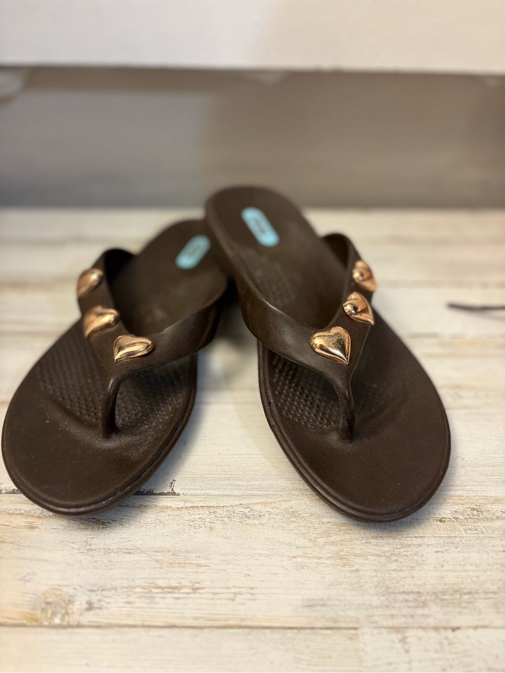 OKA b. Brown Flip Flop Sandals with Gold Heart Accents